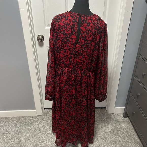 Torrid - Midi Crinkle Chiffon Surplice Balloon Sleeve Dress - Picture 5 of 11